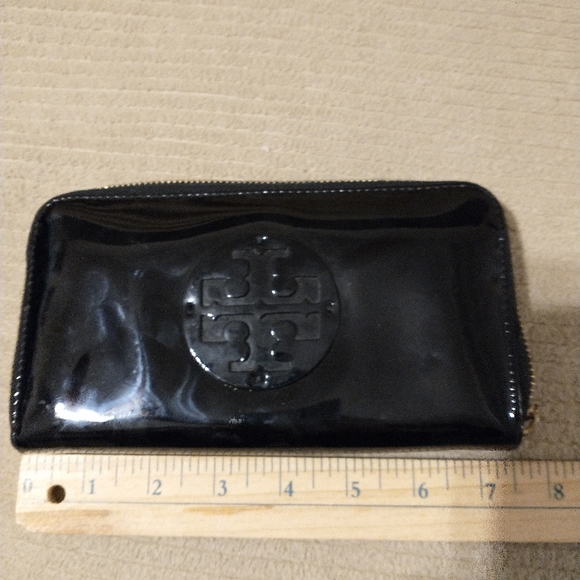Tory Burch Patent Leather Wallet Black - Picture 5 of 13